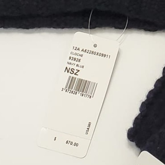 Perfect for Christmas! Chanel Scarf & Beanie - Picture 6 of 6